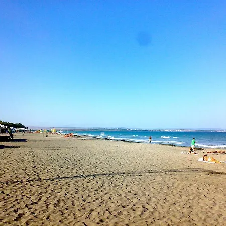 In Sea Garden Flora דירה